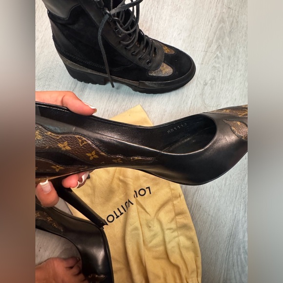 Authentic Louis Vuitton First Ladies pump 39 fits 8-8.5 willing to trade - Picture 8 of 8